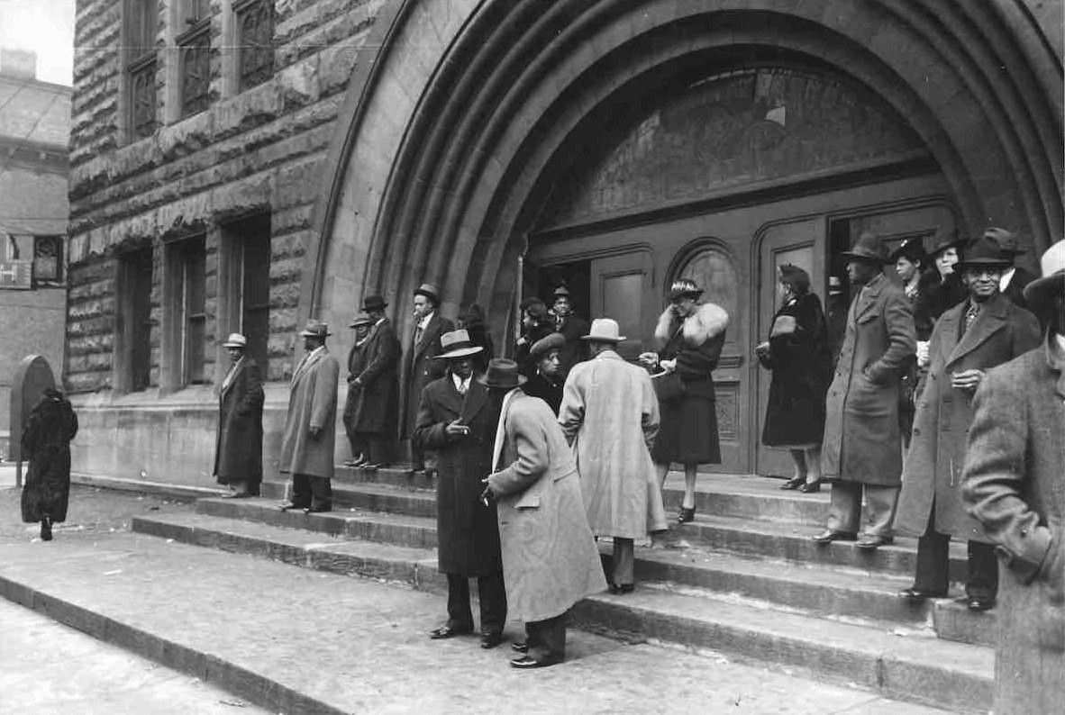 <p>@ Easter Sunday at Pilgrim Baptist Church (c.1941), photo by Lee Russell (courtesy of Library of Congress)</p>